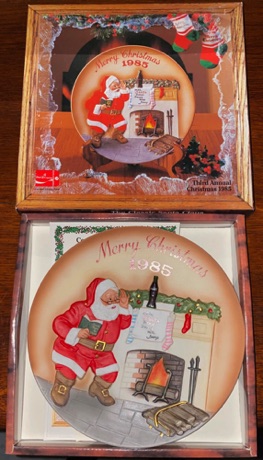 4073-2 € 25,00 coca cola aardewerk sierbord 1985 kerstman bij openhaard.jpeg